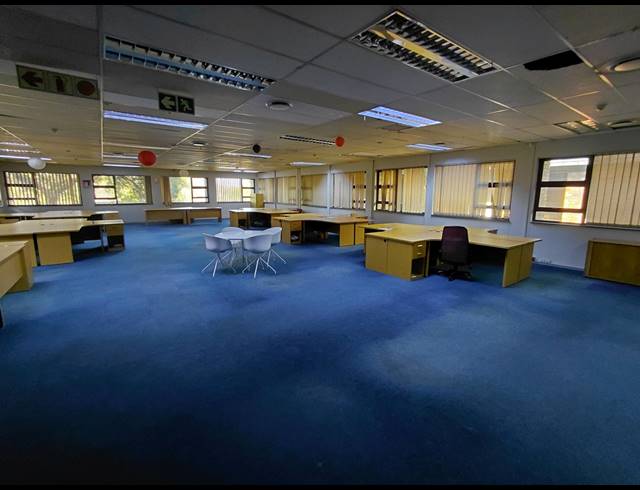 5,136M² OFFICE FOR SALE IN HALFWAY HOUSE